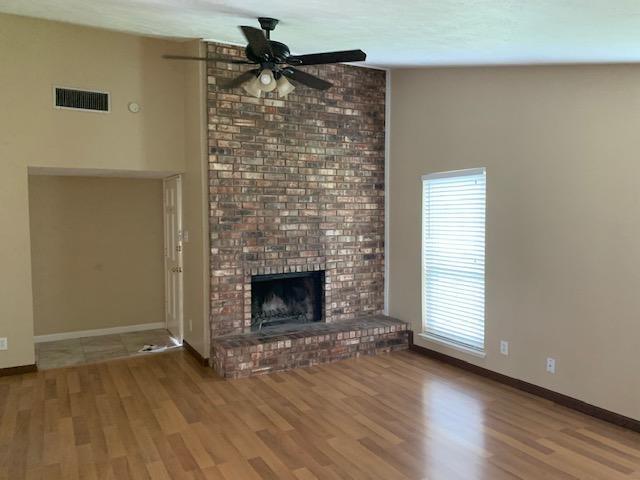 Building Photo - 5098 Roberts Dr