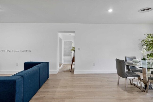 Building Photo - 5860 SW 13th St