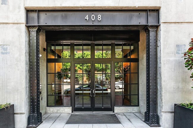 Building Photo - McKenzie Lofts - 2nd floor west facing Pearl District studio w/parking/storage/covered balcony