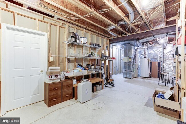 Building Photo - 2945 Oakton Knoll Ct