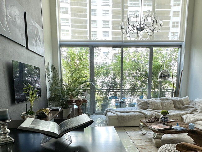 Building Photo - 6000 Collins Ave