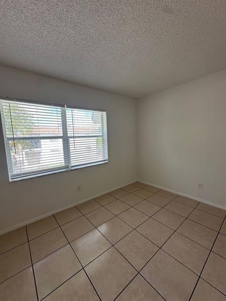 Building Photo - 5961 SW 41st St