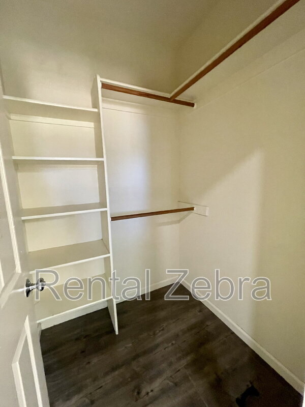 Building Photo - 233 Craftman Ct