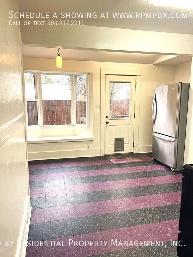 Building Photo - 214 NE Bryant St