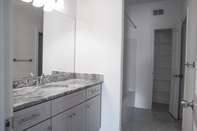 Building Photo - 446 Walker Cir
