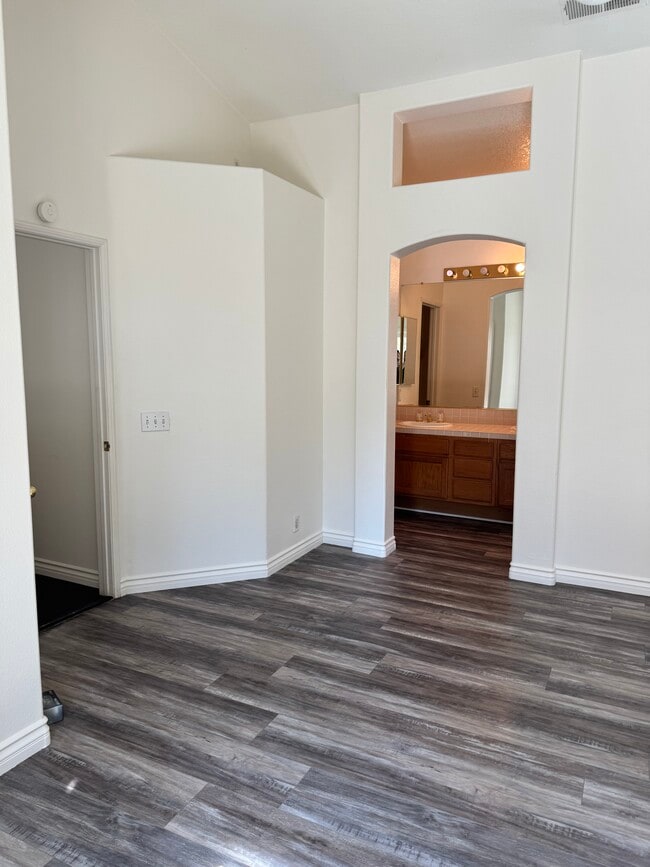 Building Photo - 13885 Portofino St