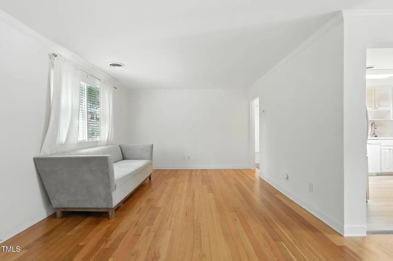Building Photo - Room in Condo on Smallwood Dr