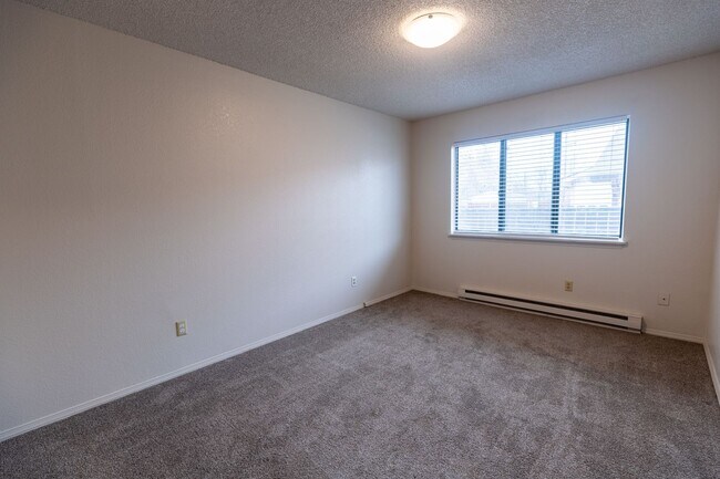 Building Photo - 239 S Elm St