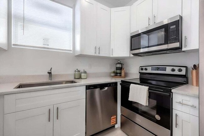 Building Photo - 3188 Hiawatha Ave