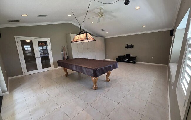 Building Photo - Beautifully updated Pool Home!!