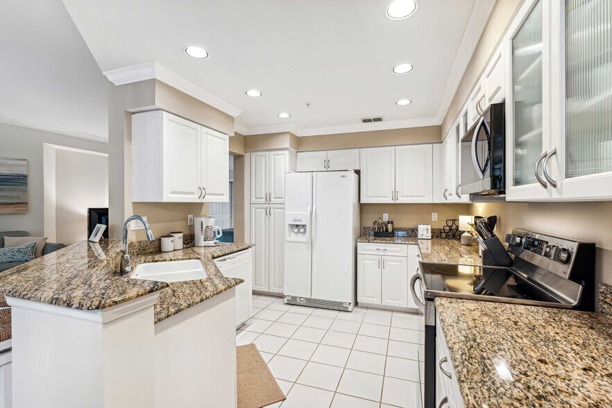 Building Photo - 24833 Lakemont Cove Ln