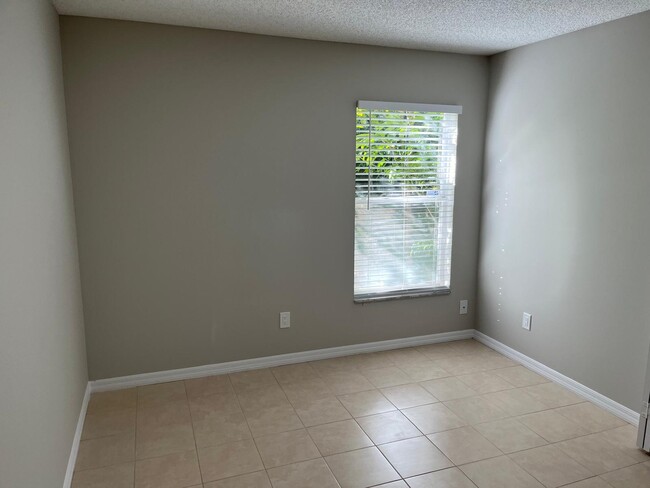 Building Photo - 1918 Turtle Creek Pl