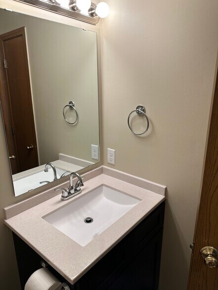 Building Photo - 1128 Sourgum Lane