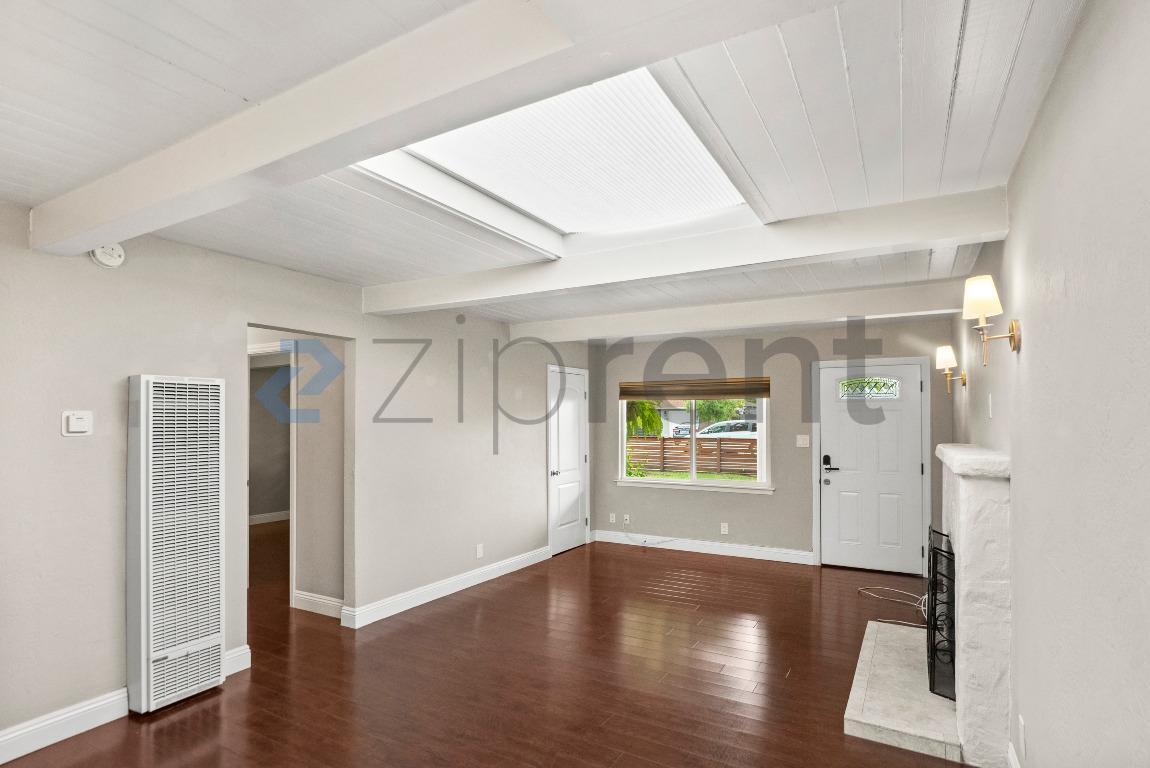 Building Photo - 1135 Hollyburne Ave