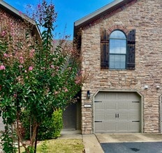 Building Photo - Quiet, Well-Maintained 2Bed/2.5Bath Home – Prime Fayetteville Location!