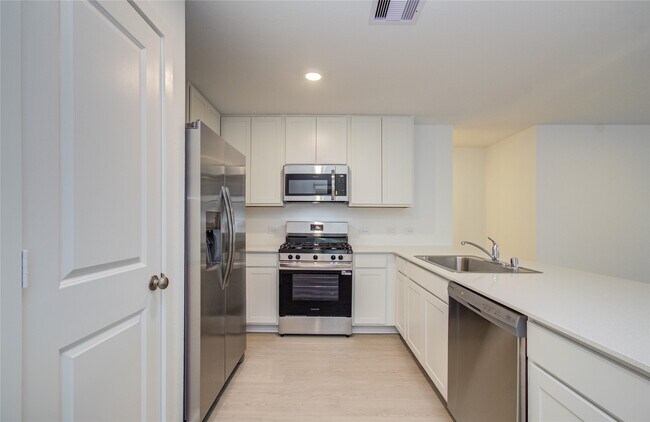 Building Photo - 25364 Carnation Ct