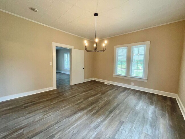 Building Photo - Spacious 4-Bedroom Farmhouse with 2.5 Baths in Raeford!