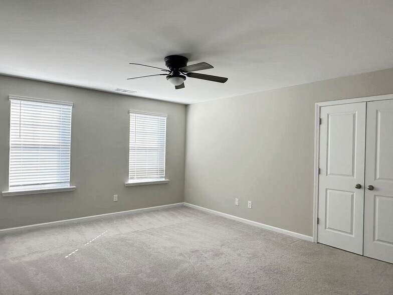 Building Photo - 4372 Grosbeak Dr