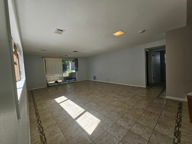 Building Photo - 9924 N Crawford Ave
