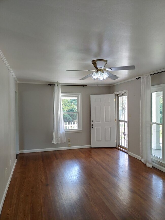 Building Photo - 1390 Park Ave NW