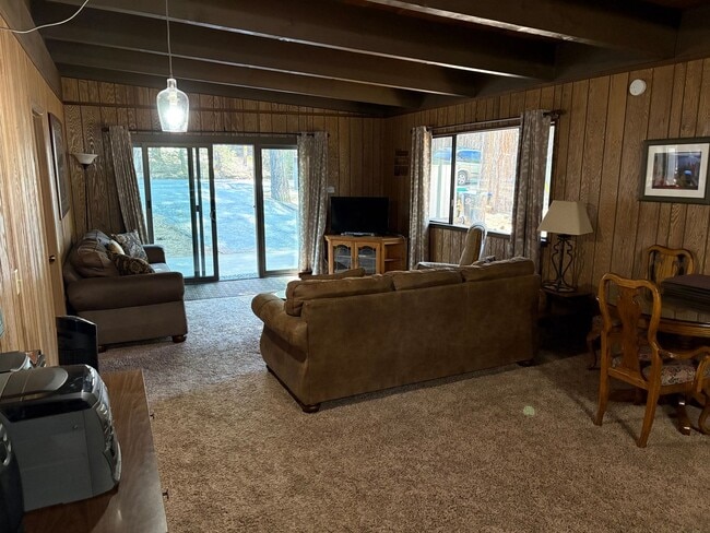 Building Photo - 2 Bedroom one level cabin