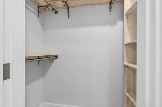 Building Photo - 3939 NE 5th Ave