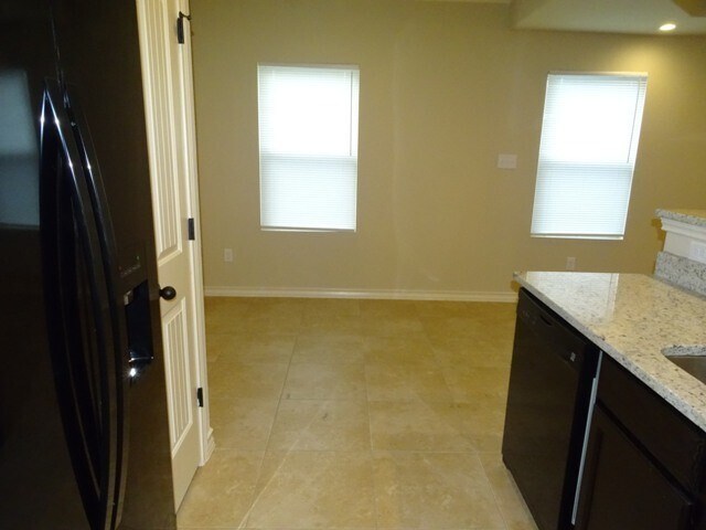Building Photo - 7042 Lakeview Dr.