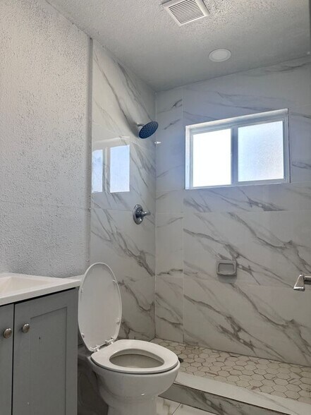 Building Photo - 410 NW 33rd St