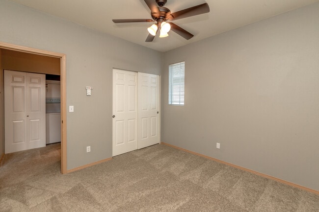 Building Photo - Low Maintenance Living 2 Bedroom Condo, Du...