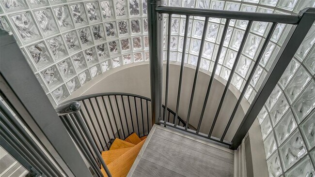 Building Photo - 235 Cocoanut Ave