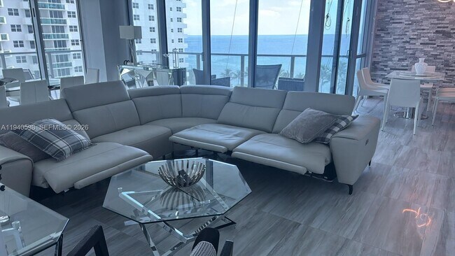 Building Photo - 3101 S Ocean Dr