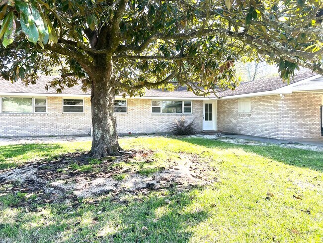 Primary Photo - 10180 Devonshire Dr