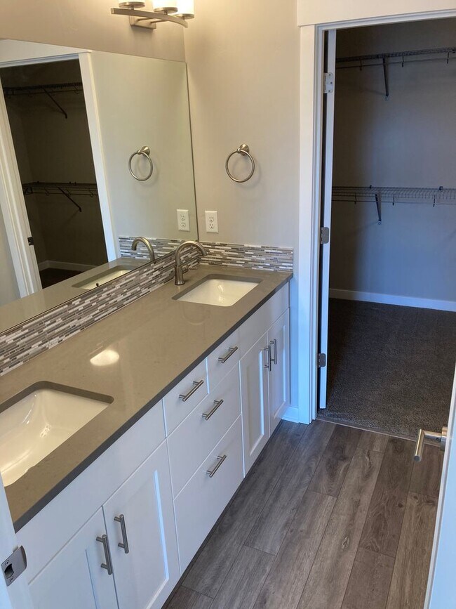 Building Photo - Beautiful home with great community amenities in Redmond!  A/C!