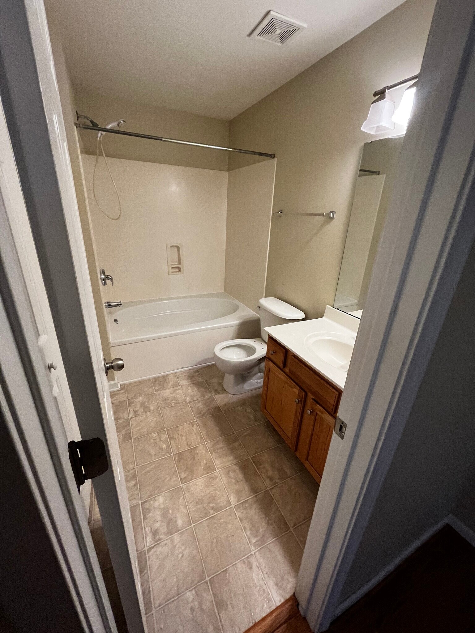 Main bath - 1801 Trailwood Heights Lane