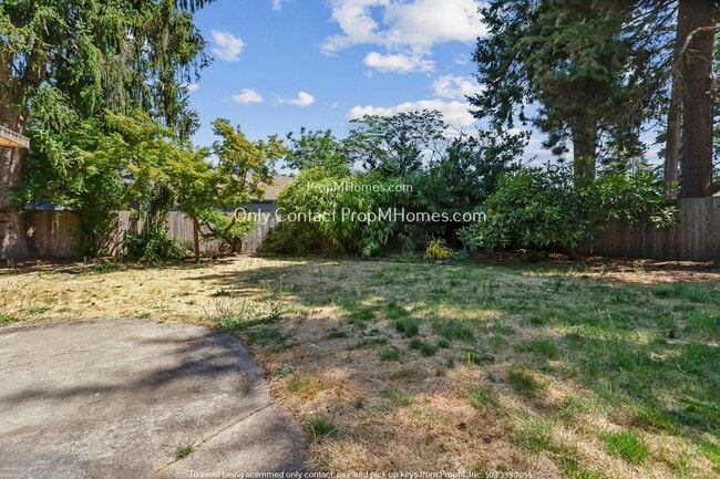 Building Photo - Charming Three Bedroom in Woodstock Neighborhood!