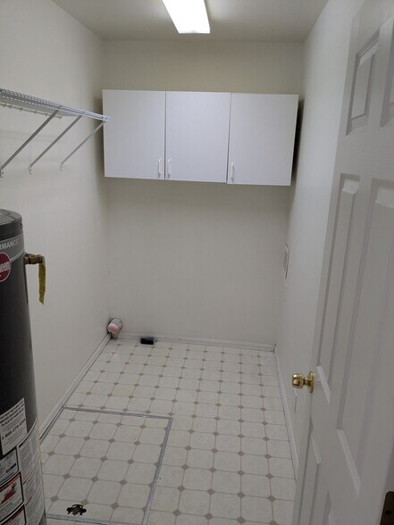 Washer Dryer Hook ups - 1651 N 15th St