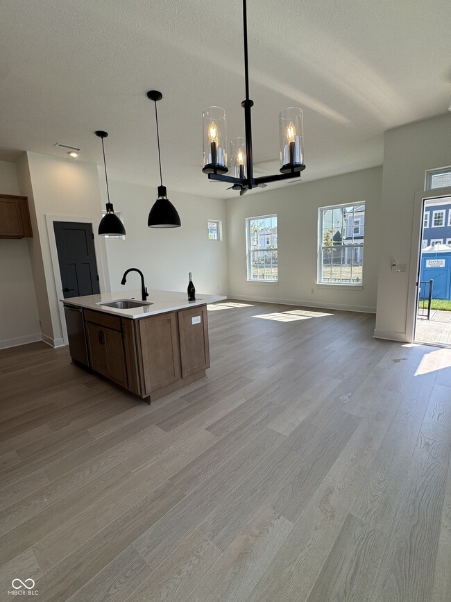 Building Photo - 753 Madelyn Dr