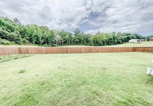 Building Photo - Charming 3/2 furnished home on quiet street