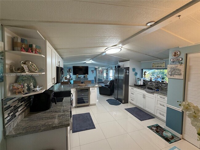 Building Photo - 212 Orchid St