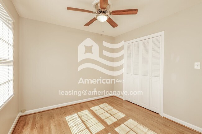 Building Photo - 3512 Jamaica Dr