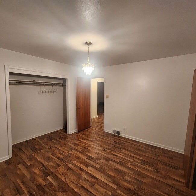 Building Photo - Eastside 4 BD w/garage