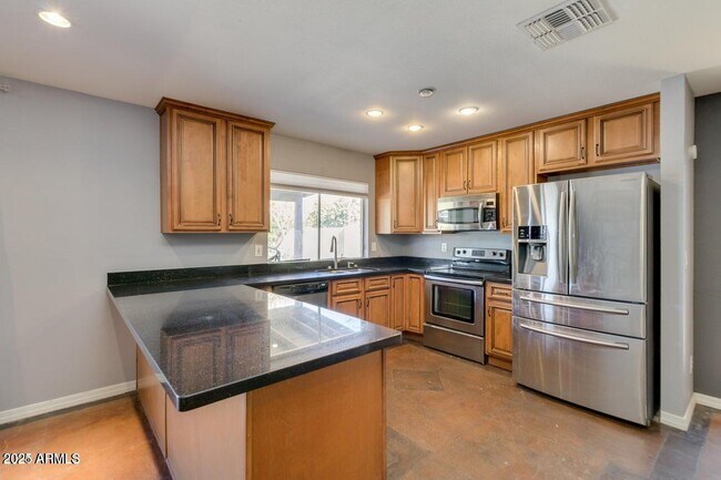 Building Photo - 3832 E Bloomfield Rd