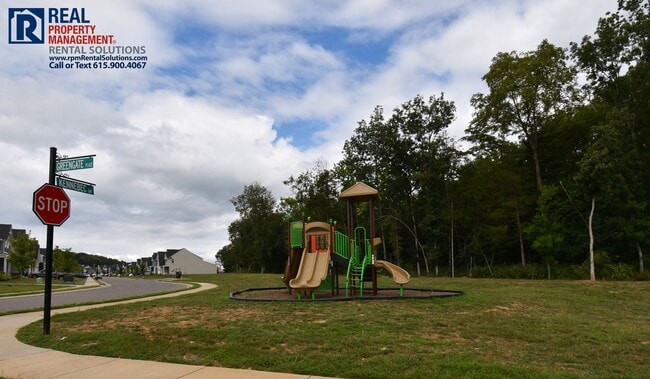 Building Photo - Luxury 4 bd 3.5 bath with office, bonus ro...