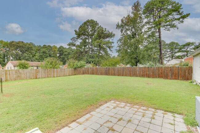 Building Photo - 1011 Robinson Rd