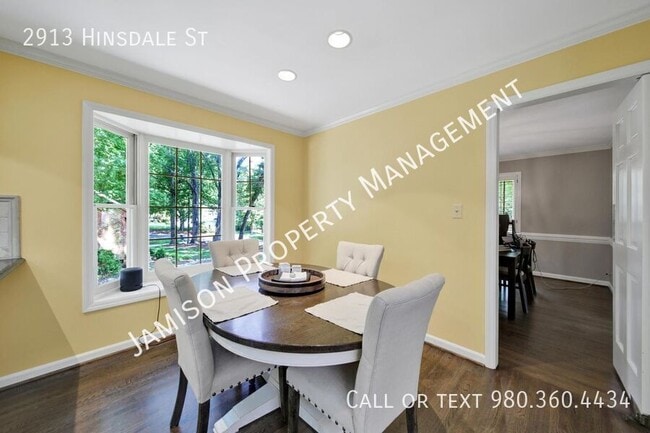 Building Photo - 2913 Hinsdale St