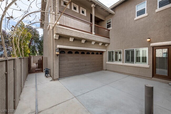 Building Photo - 9460 Glendora Valley St