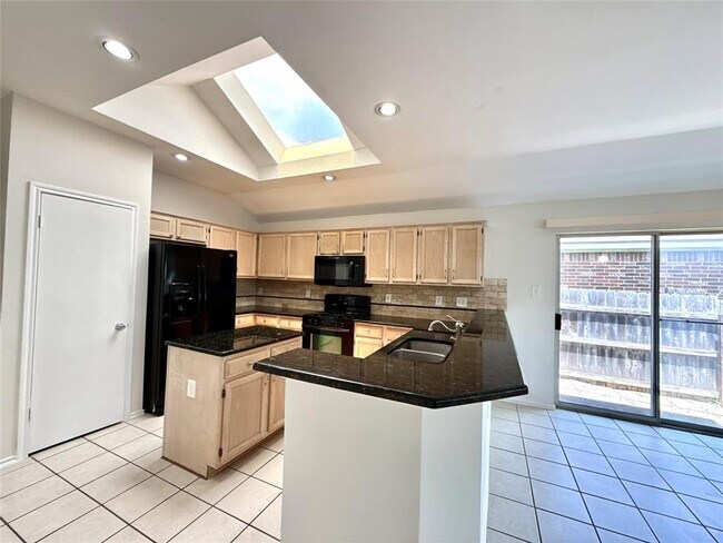 Building Photo - 17129 Bishopsgate Dr
