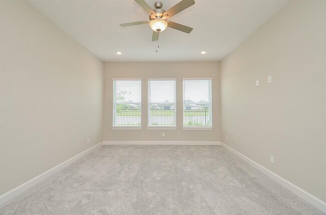Building Photo - 13807 San Pasqual Pointe Dr