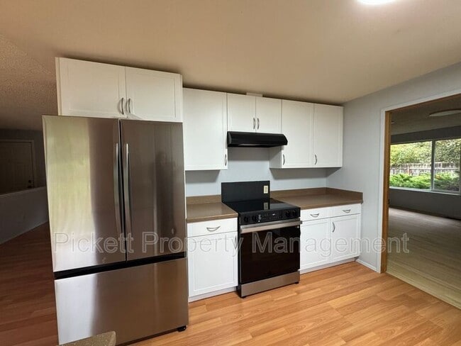 Building Photo - 3100 Armstrong Ln NE