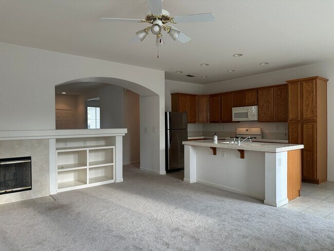 Building Photo - 3 Bedroom 2 Bath Home